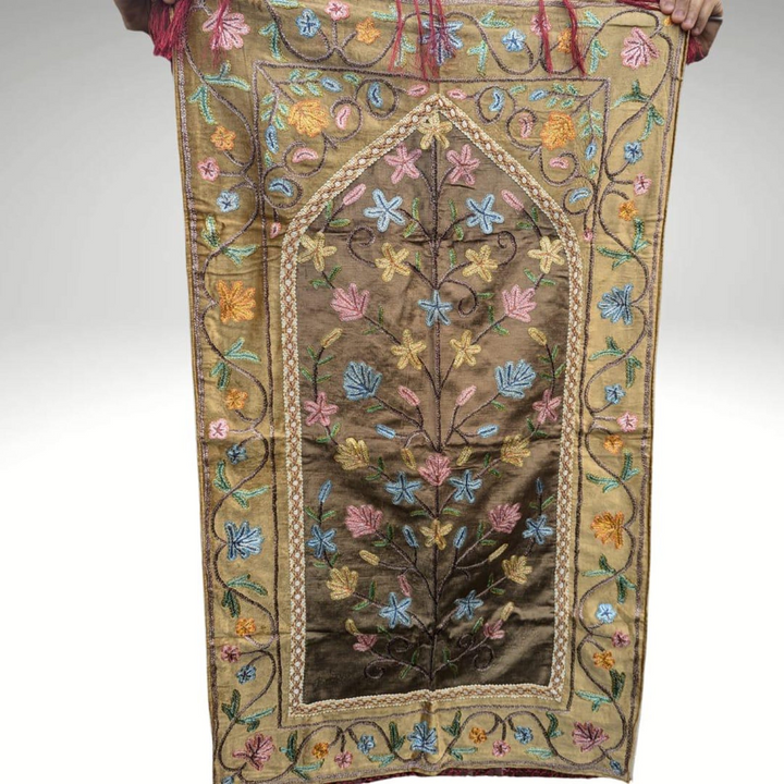 The Handmade Prayer Mat in silk from Kashmi